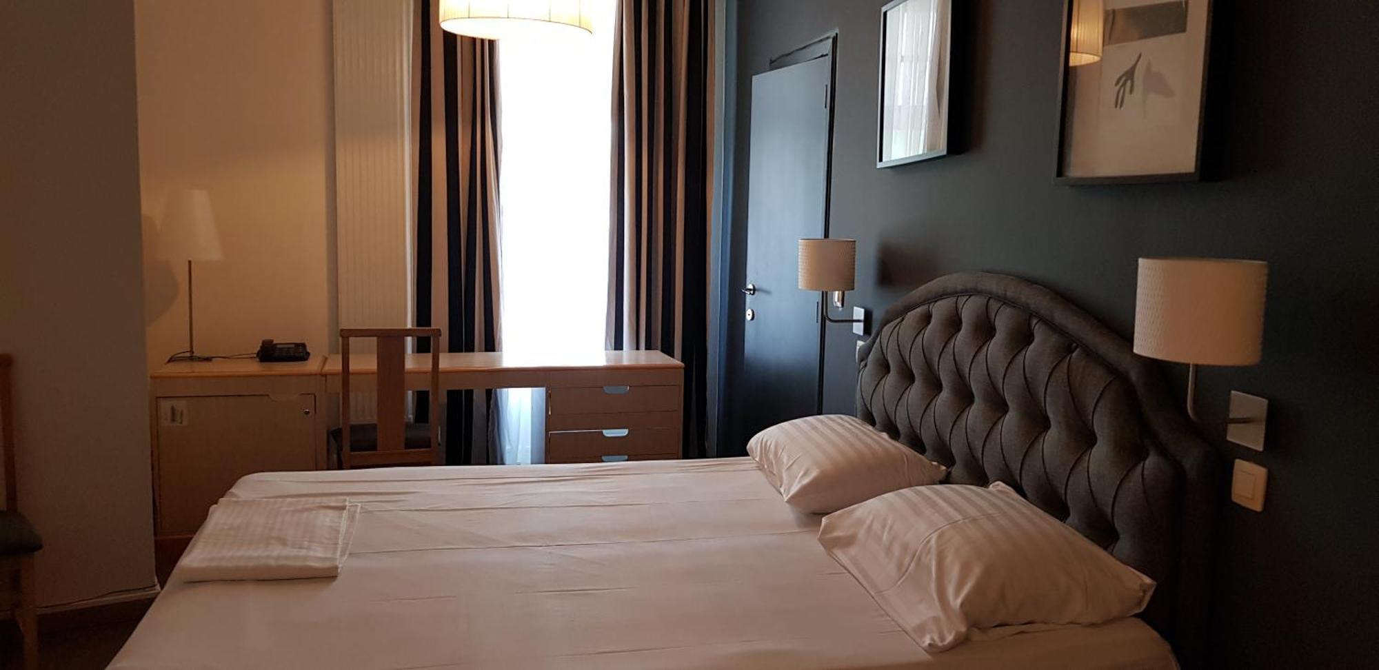 Hotel Aviation Saint-Gilles Exteriör bild