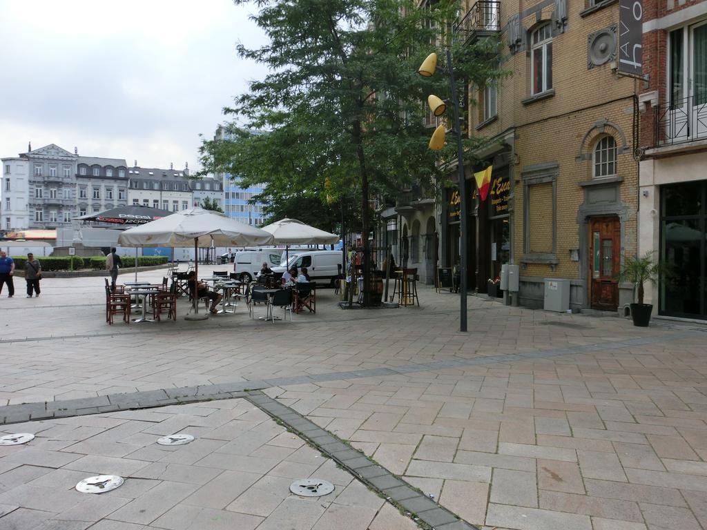 Hotel Aviation Saint-Gilles Exteriör bild