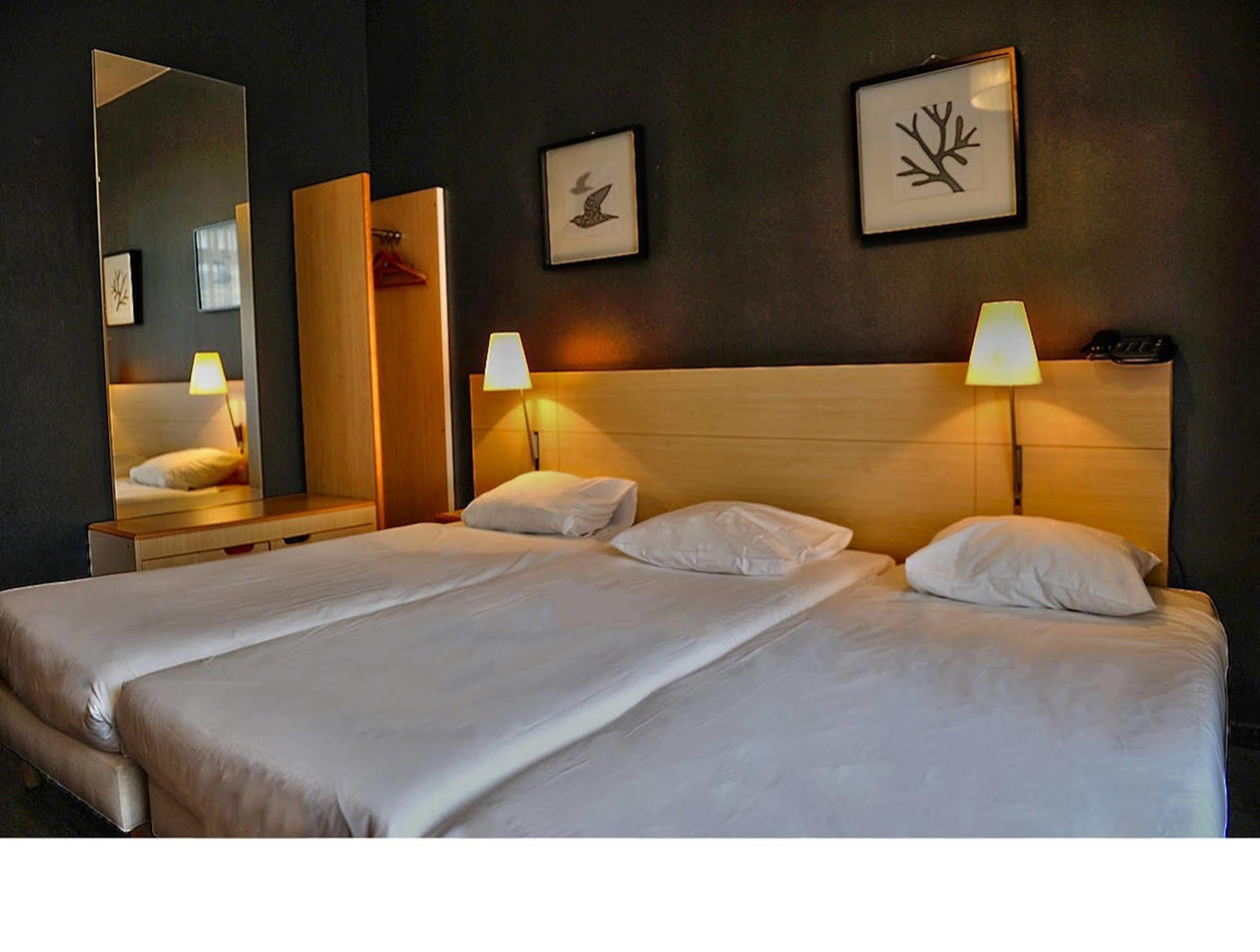Hotel Aviation Saint-Gilles Exteriör bild